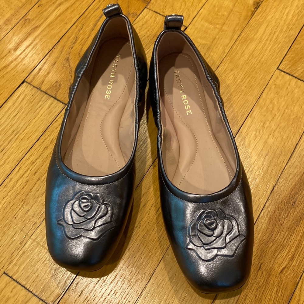 Taryn Rose, Rosalie style flats, pewter, size 7